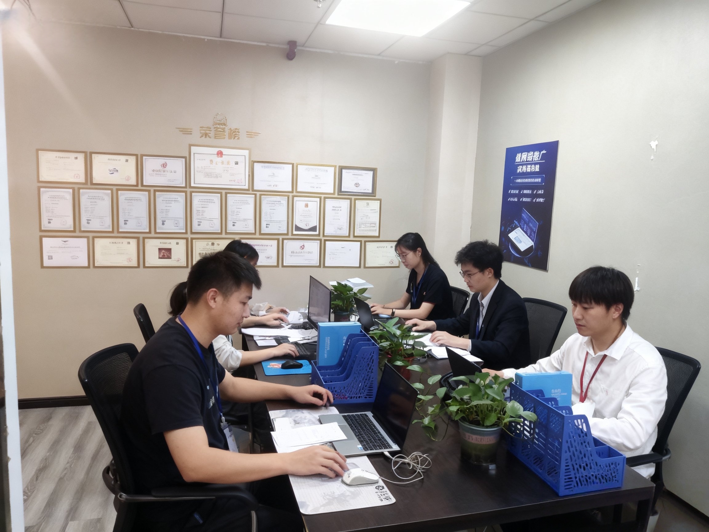 公司实拍：讨论与策划场景